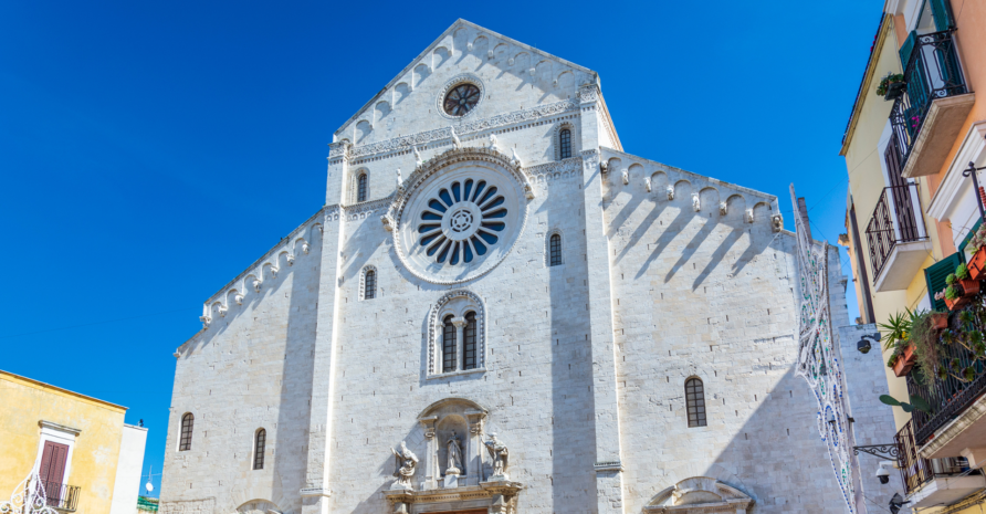 Scopri la Storia di Bari: Un Viaggio tra le Mura Antiche e i Castelli